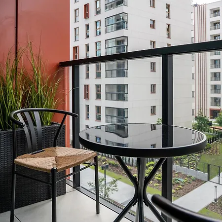 Towarowa Towers Apartman Varsó